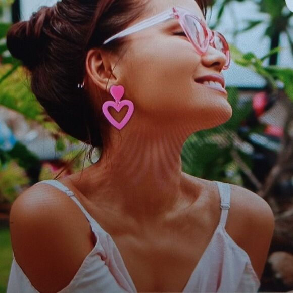Double Heart Pink Dangle Earrings New - Picture 1 of 7